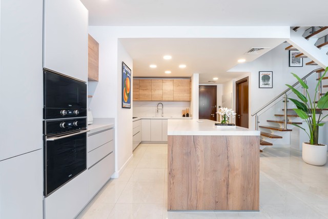Modern Kaiser kitchen in Jumeirah Village Circle